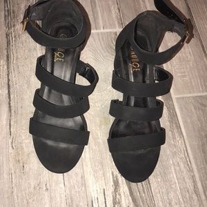 Rouge helium black heels